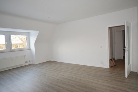 Ganz ruhig und gemütlich unterm Dach in Krefeld-Uerdingen: Renovierte 3-Zimmer-Wohnung im Grünen - Photo 5