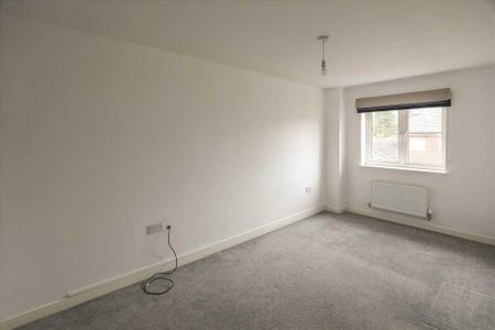4 bedroom semi-detached house to rent - Photo 3