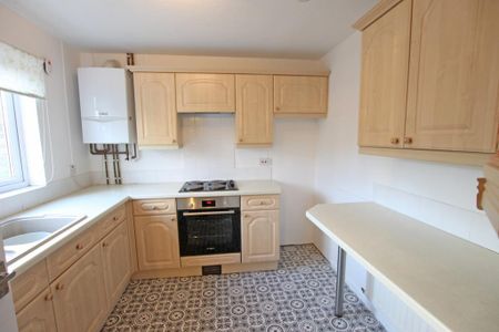 3 bedroom semi-detached house to rent - Photo 4