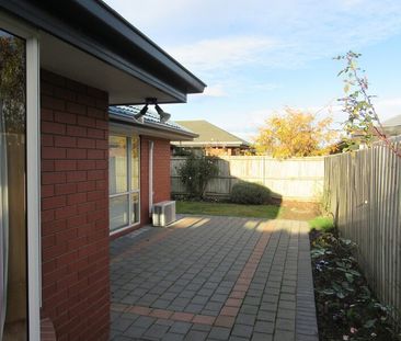 THREE BEDROOM TOWNHOUSE – DOWN QUIET LANE - Photo 1