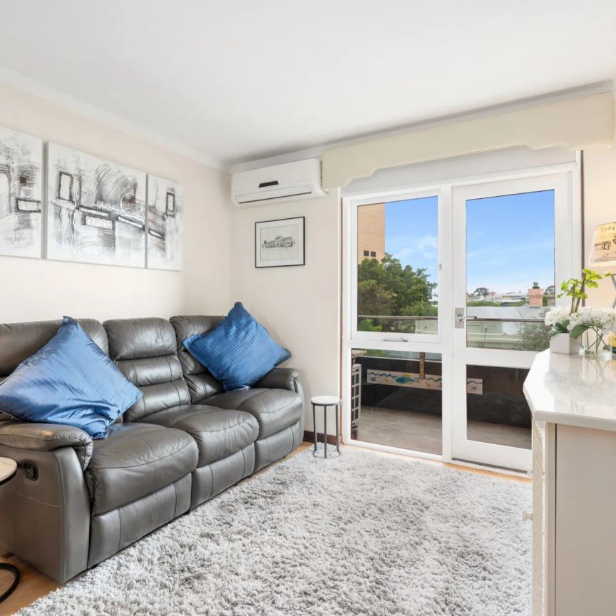 Charming Urban Retreat in the Heart of Fremantle - Photo 1