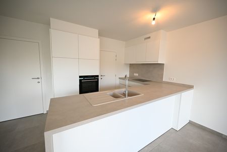 RUIM (108m²) & SUBLIEM appartement met AUTOSTAANPLAATS nabij centrum Sint-Kruis - Foto 2