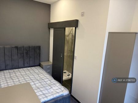 1 bedroom in a house share to rent - Photo 3