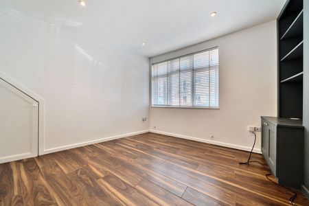 Flat to rent - Chislehurst Road, Orpington, BR6 - Photo 5