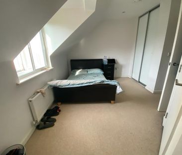 4 bedroom House To Let - Photo 5