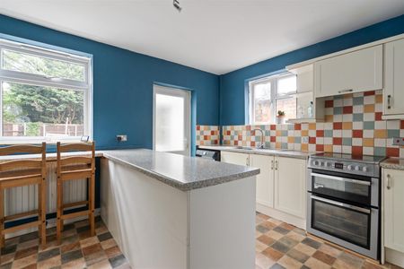 3 bed semi-detached house to rent in Hobs Moat Road, Solihull, B92 - Photo 3
