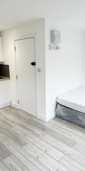 Studio to rent - Photo 1