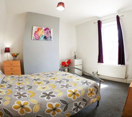 1 bedroom in a house share to rent - Photo 2