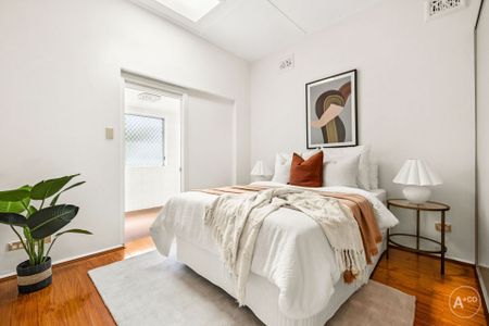 Expansive Family Residence in a Prime Maroubra Location - Photo 4