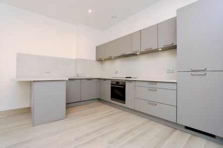 3Bedrooms, 2Bathrooms - Photo 3