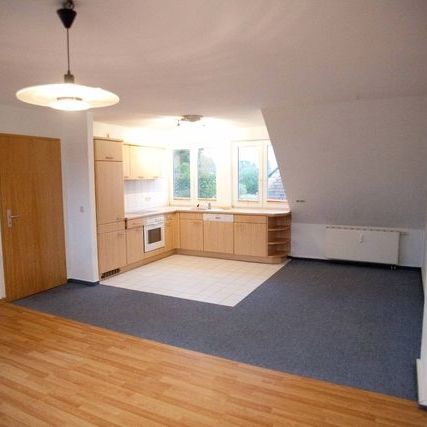 Bad Sülze - schöne 2-Zimmerwohnung im Dachgeschoss mit Dachterrasse und EBK zu vermieten - Photo 1