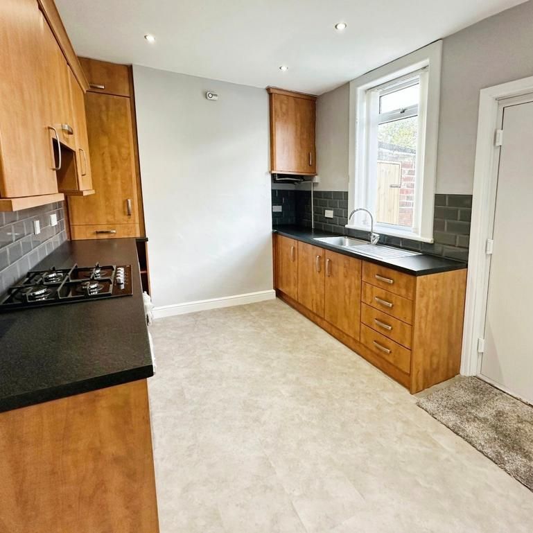 2 bedroom terraced house to rent - Photo 1