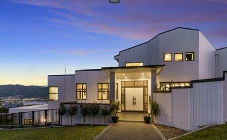 Belmont Beauty - Photo 2