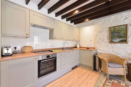 1 bedroom character property to rent - Photo 2