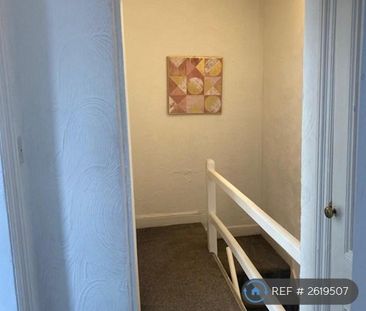 2 bedroom semi-detached house to rent - Photo 6