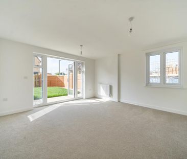 4 bedroom semi-detached house to rent - Photo 3