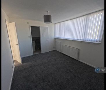 3 bedroom semi-detached house to rent - Photo 6