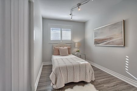 For Lease - 425 Canterbury Crescent, Oakville, Ontario - Photo 3