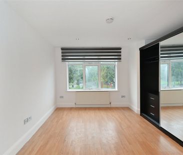 Etchingham Park Road, London, N3 studio to rent - Photo 2