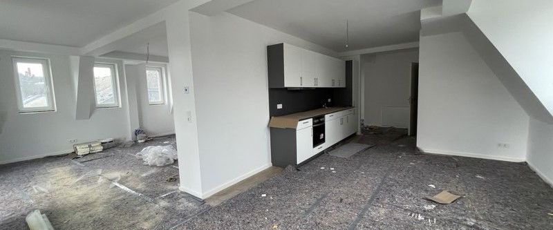 Großzügige Dachgeschoss-Wohnung mit Ausblick im Kranoldkiez - Photo 1