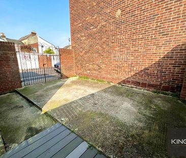 5 bedroom end of terrace house to rent - Photo 5