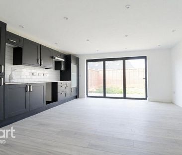 4 bedroom detached house to rent - Photo 5
