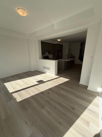 For Lease - 59 PEAREN Lane, Barrie, Ontario - Photo 2