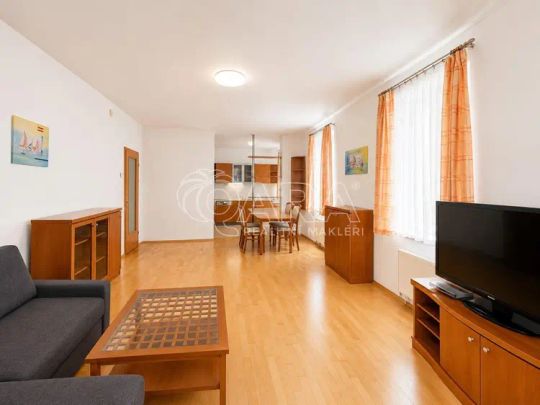 Výjimečné bydlení v prestižní Rezidenci Zvonařka v srdci pražských Vinohrad - Photo 1