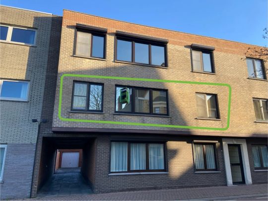 Instapklaar en ruim appartement met garage op centrale ligging in hartje Waregem! - Photo 1