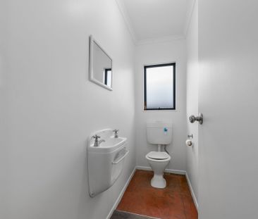 Welcome to this fantastic home in the heart of Paengaroa. - Photo 2