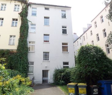 Großzügig geschnittene Singlewohnung, im ruhigen Hinterhaus - Photo 1
