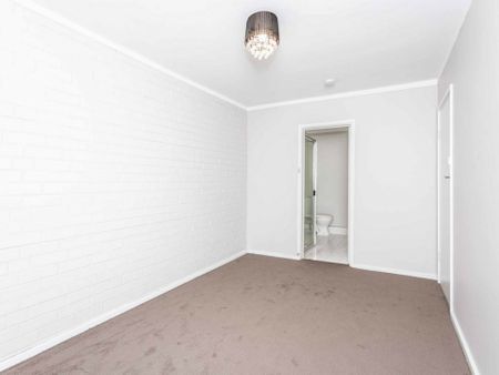 Freshly updated, in Vibrant Victoria Park - Photo 4