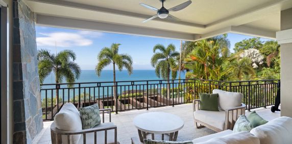 Elevated luxury – renovated, spacious, with panoramic ocean views. - Photo 2