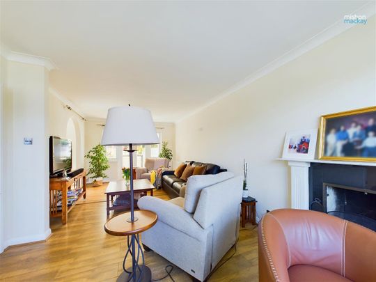 5 bedroom detached house to rent - Photo 1