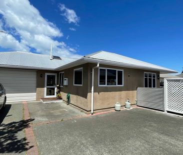 Charming 3-Bedroom Home in Onekawa - Photo 3