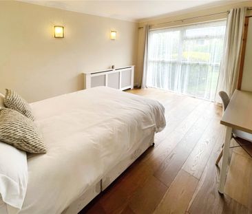 Broadacres, Guildford, Surrey, GU3 3BD - Photo 3