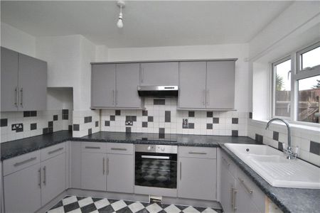 Larch Avenue, Guildford, Surrey, GU1 1JY - Photo 2