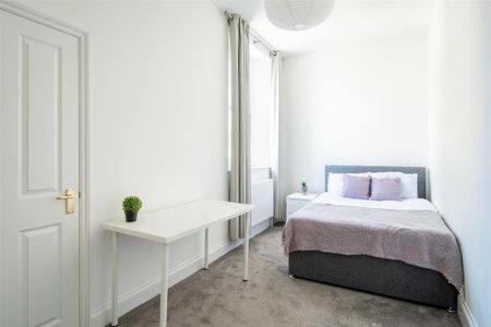 4 bedroom flat to rent - Photo 4