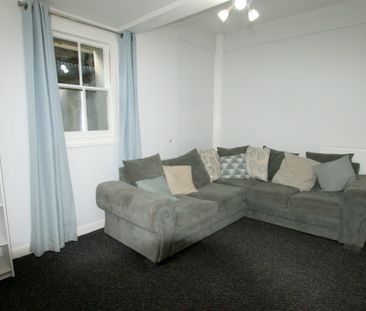 Basement Flat, 32 Montpellier Villas, CHELTENHAM GL502XF - Photo 4