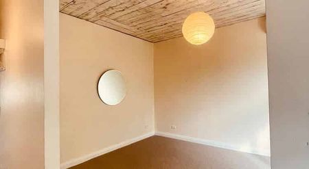 Lovely, renovated 2 bed Villa apartment in Newtown - Photo 4