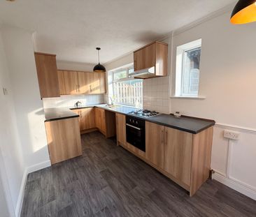 2 bedroom semi-detached house to rent - Photo 3