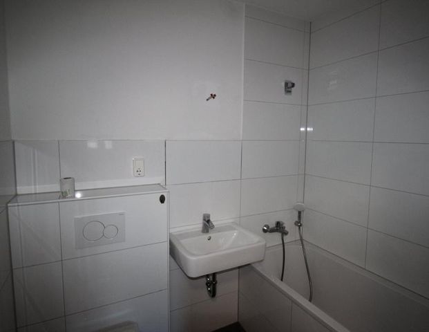 3-Raum-Wohnung mit EBK und Balkon - Foto 1