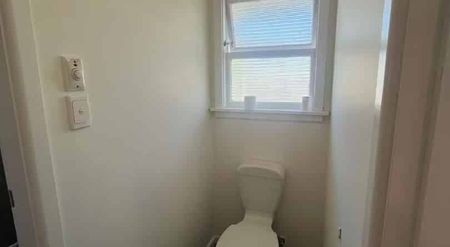 6-Bedroom Home with Swimming Pool for Rent - Photo 3