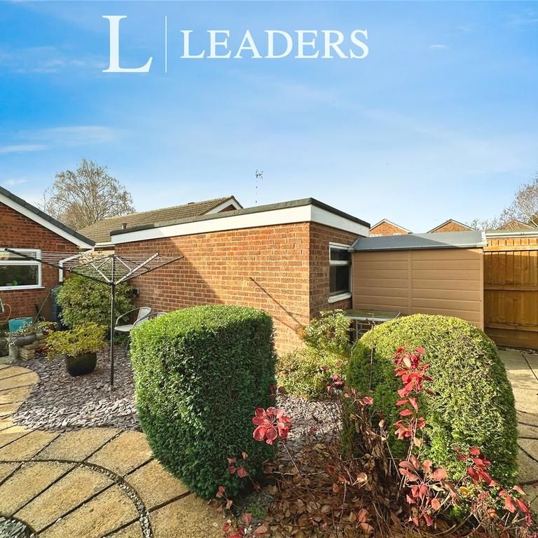 2 bedroom bungalow to rent - Photo 1