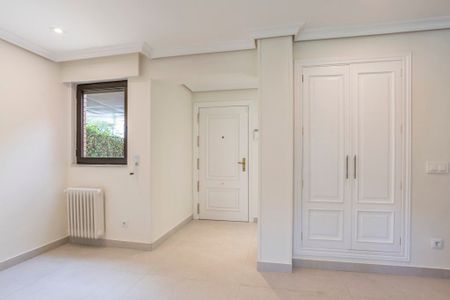 Luxury Townhouse for rent in Madrid, Spain - Photo 5