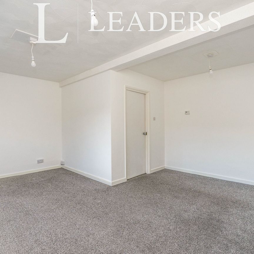 3 bedroom apartment to rent West Street, Fareham, PO16 - Photo 1