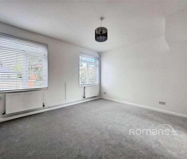 Fleet Road, Fleet, GU51 - Photo 4