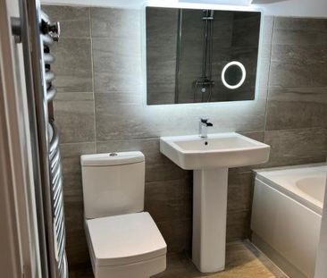 4 bedroom flat to rent - Photo 5
