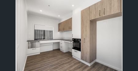 Brand New 3 Bedroom Beauty! - Photo 3