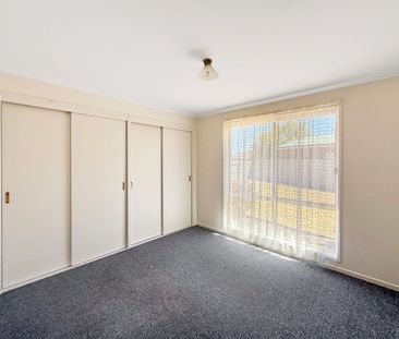 Central Location, Three bedroom family home - Photo 5